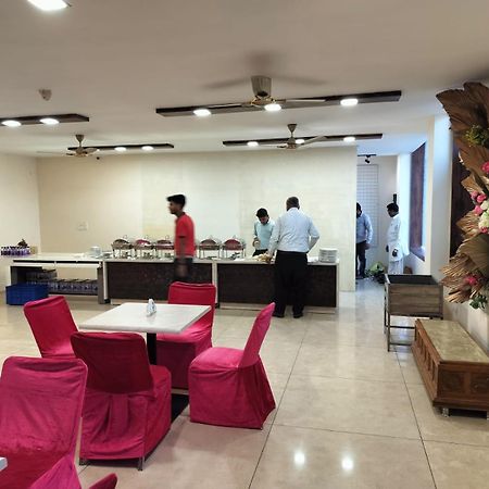 Hotel Luxuria Лудяна Екстериор снимка
