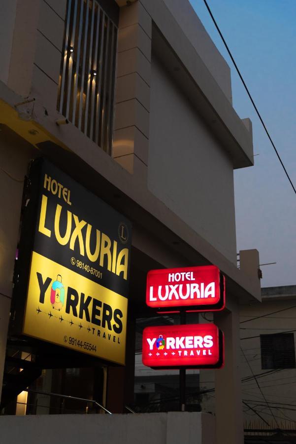 Hotel Luxuria Лудяна Екстериор снимка