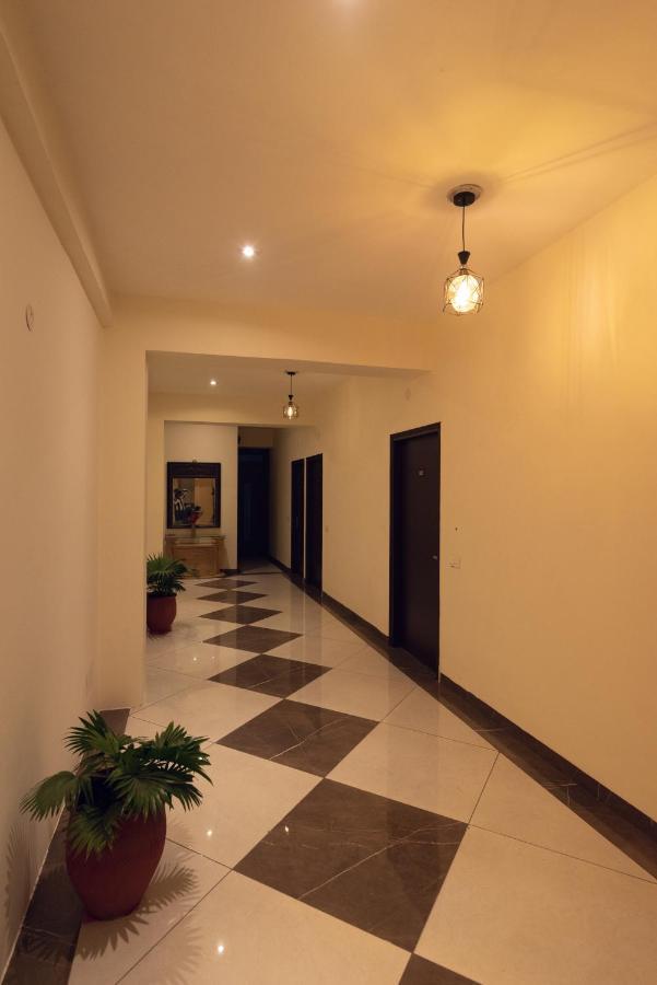 Hotel Luxuria Лудяна Екстериор снимка