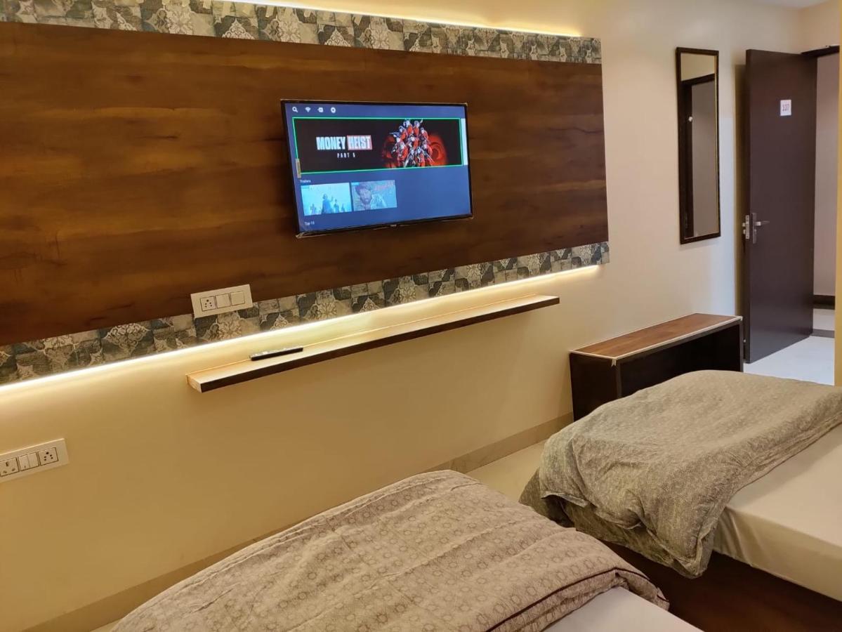 Hotel Luxuria Лудяна Екстериор снимка