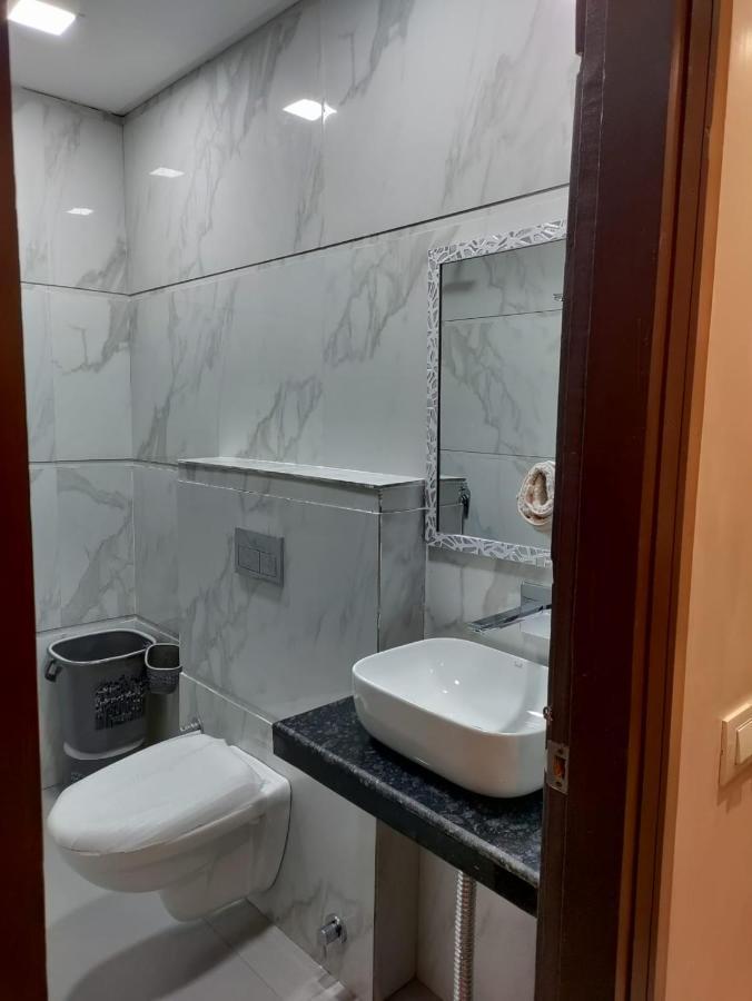 Hotel Luxuria Лудяна Екстериор снимка