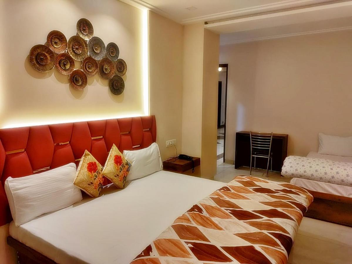 Hotel Luxuria Лудяна Екстериор снимка