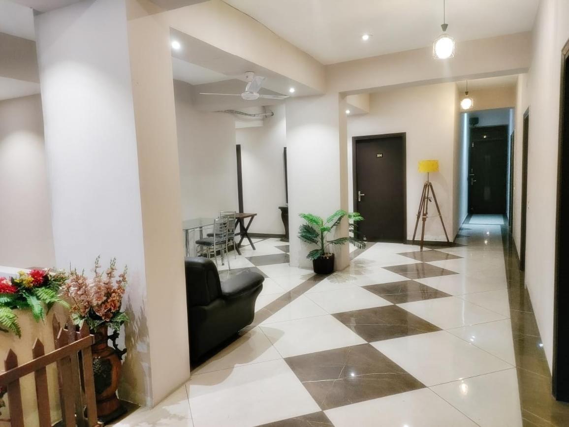 Hotel Luxuria Лудяна Екстериор снимка