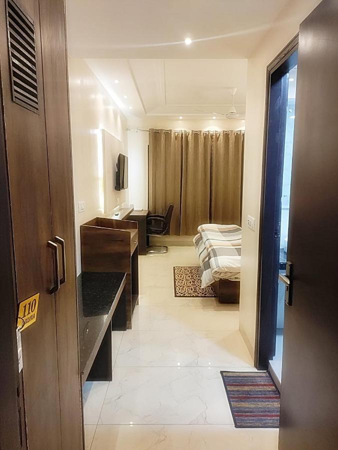 Hotel Luxuria Лудяна Екстериор снимка