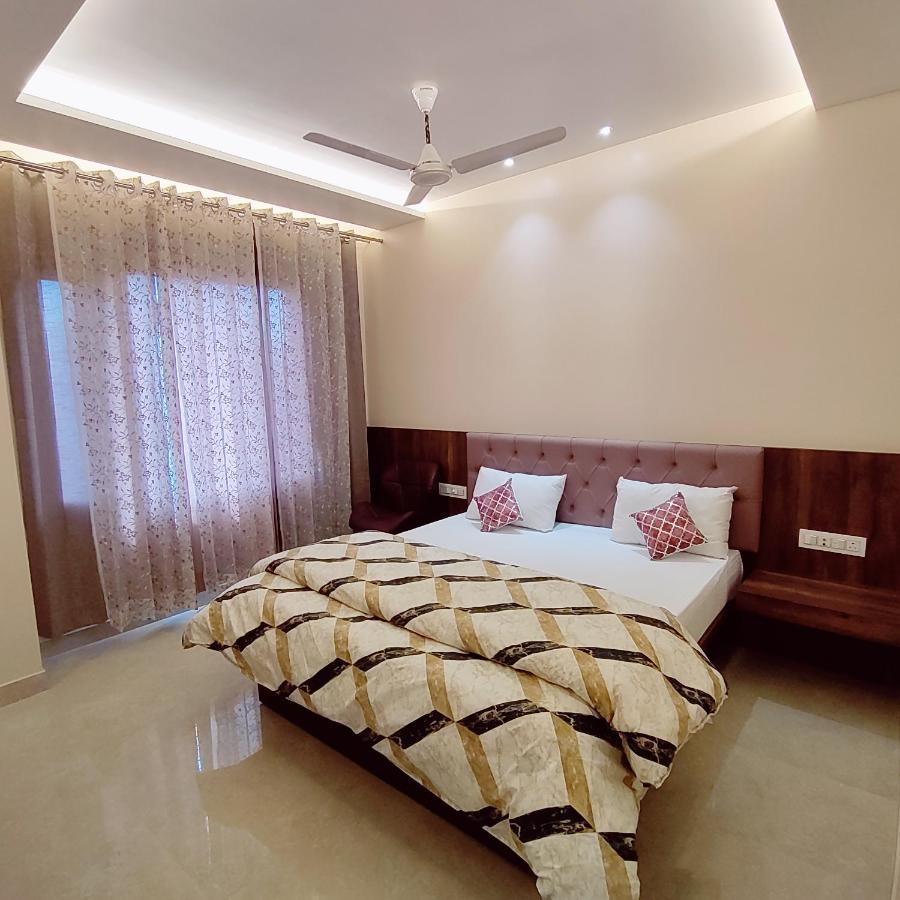 Hotel Luxuria Лудяна Екстериор снимка
