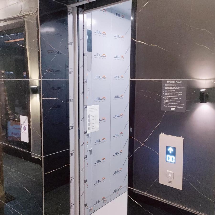 Hotel Luxuria Лудяна Екстериор снимка