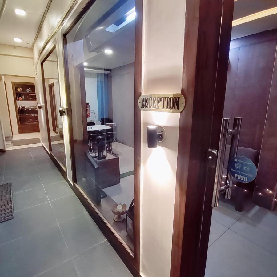 Hotel Luxuria Лудяна Екстериор снимка
