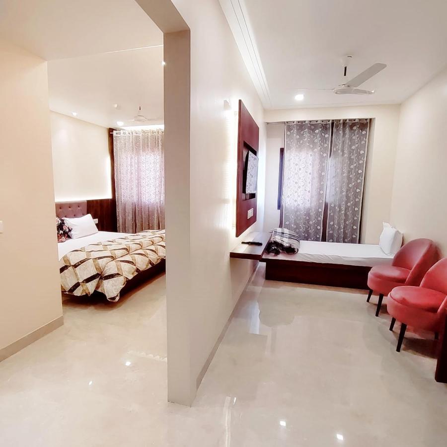 Hotel Luxuria Лудяна Екстериор снимка