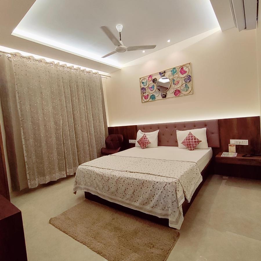 Hotel Luxuria Лудяна Екстериор снимка