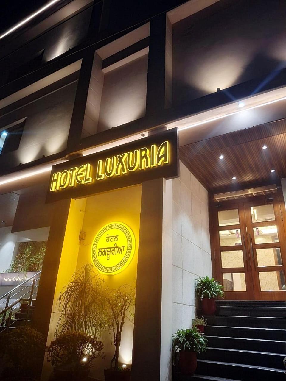 Hotel Luxuria Лудяна Екстериор снимка