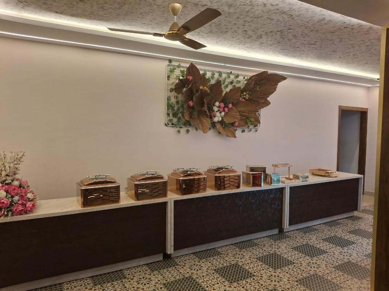 Hotel Luxuria Лудяна Екстериор снимка